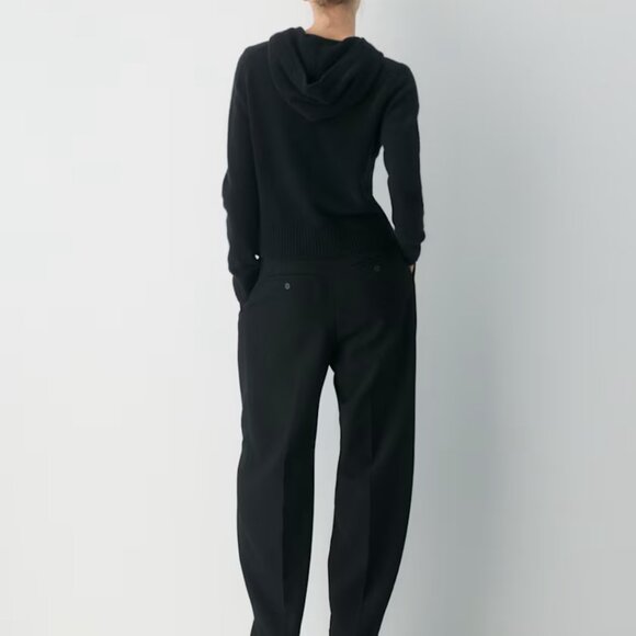 NWT Aritzia Essential Cashmere Shrunken Hoodie Black M - Picture 4 of 4